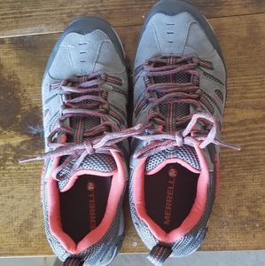 Woman's hiking shoes size 11